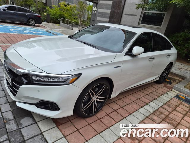 Honda Accord 2.0 Hybrid Touring — пробег 40 000 км — фото 1 из 5
