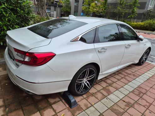 Honda Accord 2.0 Hybrid Touring — пробег 40 000 км — фото 2 из 5
