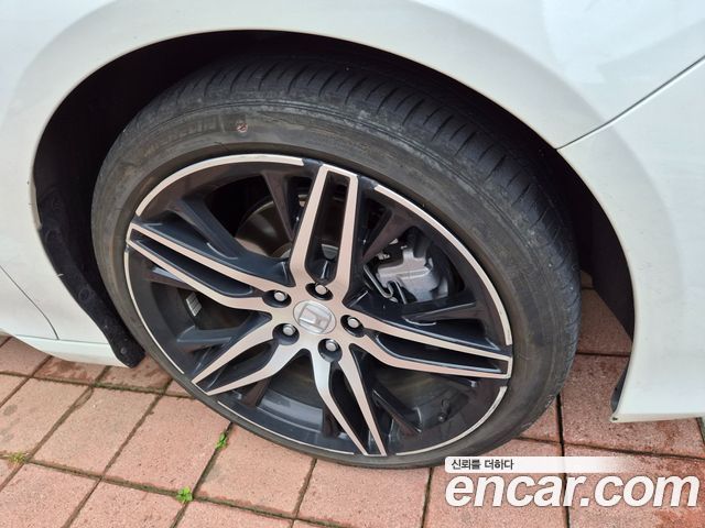 Honda Accord 2.0 Hybrid Touring — пробег 40 000 км — фото 5 из 5