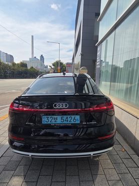 Audi e-tron 55 Quattro Sportback — пробег 37 000 км — фото 4 из 5