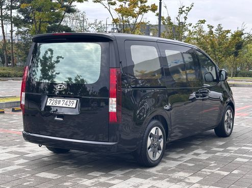 Hyundai Staria Tourer 11-Seater Modern — пробег 90 444 км — фото 4 из 5