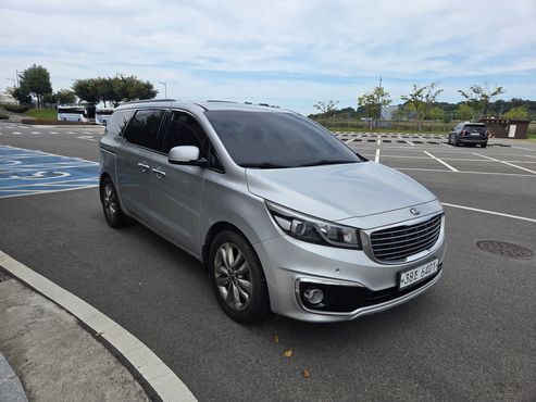 Kia Carnival 9-seater Prestige — пробег 130 000 км — фото 2 из 5