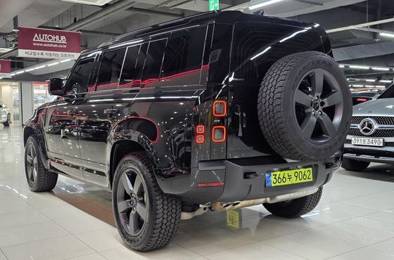 Land Rover Defender 110 D300 X-Dynamic HSE — пробег 15 414 км — фото 5 из 5