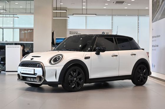 Mini Cooper 5Door Resolute Edition 3rd Gen — пробег 18 418 км — фото 1 из 5