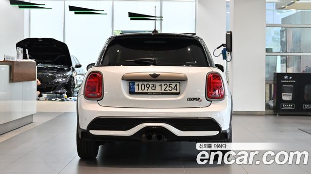 Mini Cooper 5Door Resolute Edition 3rd Gen — пробег 18 418 км — фото 4 из 5