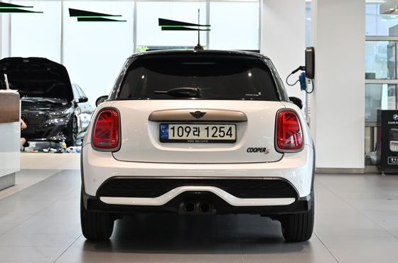 Mini Cooper 5Door Resolute Edition 3rd Gen — пробег 18 418 км — фото 4 из 5