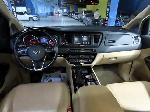 Kia Carnival 9-Seater Hi-Limousine Luxury — пробег 133 000 км — фото 5 из 5