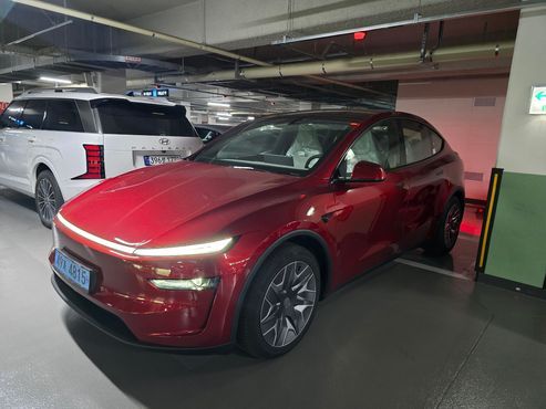 Tesla Model Y L Long Range AWD — пробег 30 км — фото 3 из 5