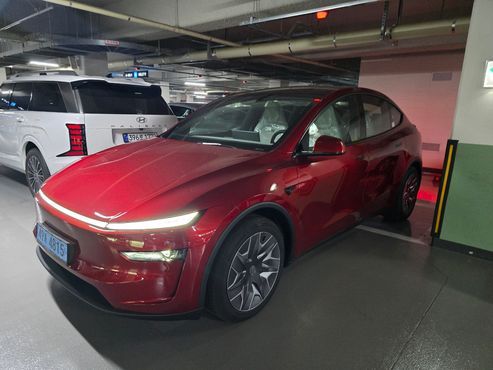 Tesla Model Y L Long Range AWD — пробег 30 км — фото 4 из 5