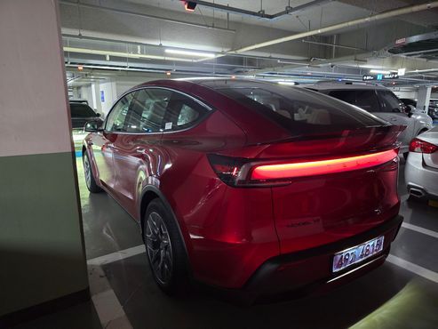 Tesla Model Y L Long Range AWD — пробег 30 км — фото 5 из 5
