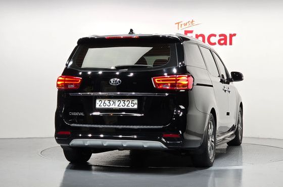 Kia Carnival 9-Seater Luxury — пробег 107 378 км — фото 4 из 5