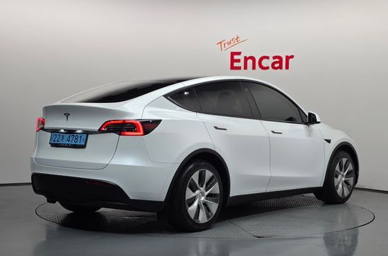 Tesla Model Y RWD — пробег 26 947 км — фото 2 из 5
