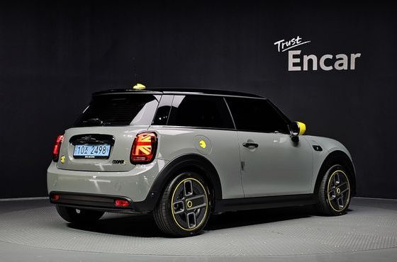Mini Cooper SE Electric 3rd — пробег 13 098 км — фото 2 из 5