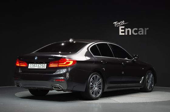 BMW 5-Series 530i xDrive M Sport Package Plus — пробег 57 655 км — фото 2 из 5