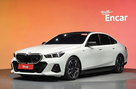 BMW i5 M60 xDrive — пробег 39 877 км — фото 1 из 5
