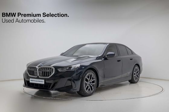 BMW i5 eDrive 40 M Sport — пробег 5 790 км — фото 1 из 5