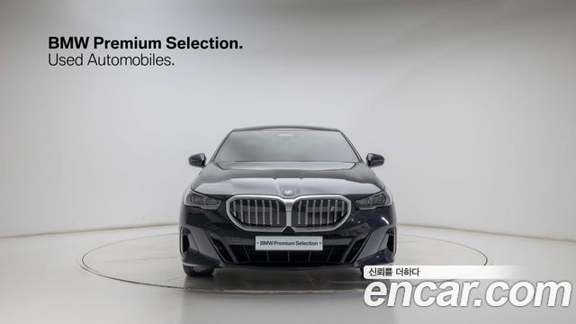 BMW i5 eDrive 40 M Sport — пробег 5 790 км — фото 2 из 5