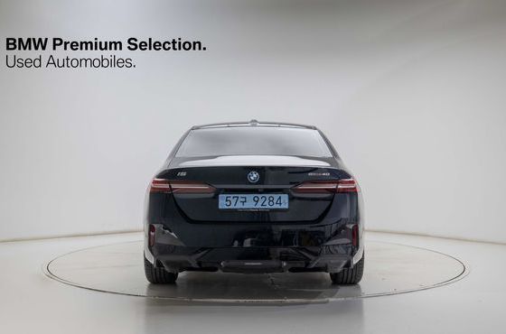 BMW i5 eDrive 40 M Sport — пробег 5 790 км — фото 3 из 5