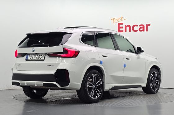 BMW X1 xDrive 20i M Sport — пробег 11 823 км — фото 2 из 5