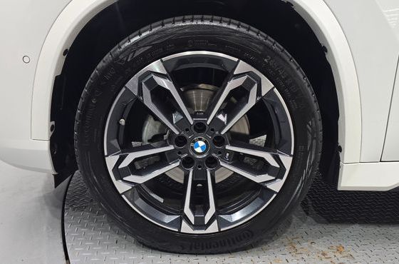 BMW X1 xDrive 20i M Sport — пробег 11 823 км — фото 5 из 5