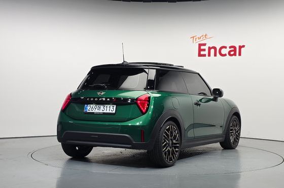 Mini Cooper Favoured — пробег 4 756 км — фото 2 из 5