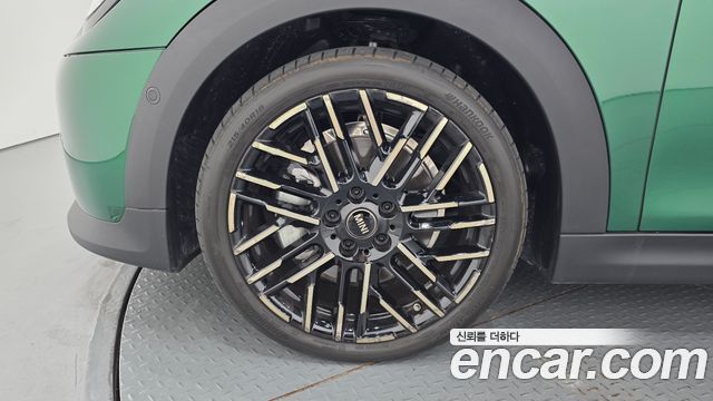 Mini Cooper Favoured — пробег 4 756 км — фото 5 из 5
