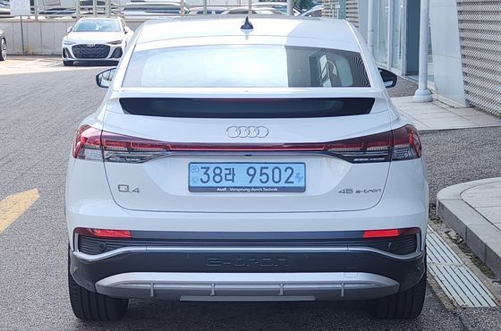Audi Q4 e-tron 45 Premium Sportback — пробег 730 км — фото 4 из 5