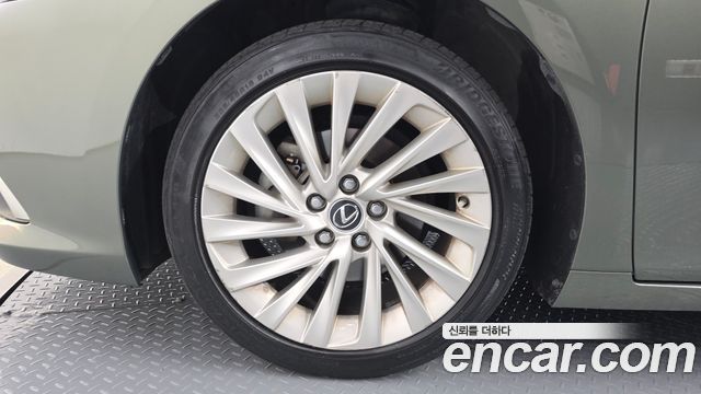 Lexus ES Executive — пробег 84 759 км — фото 5 из 5