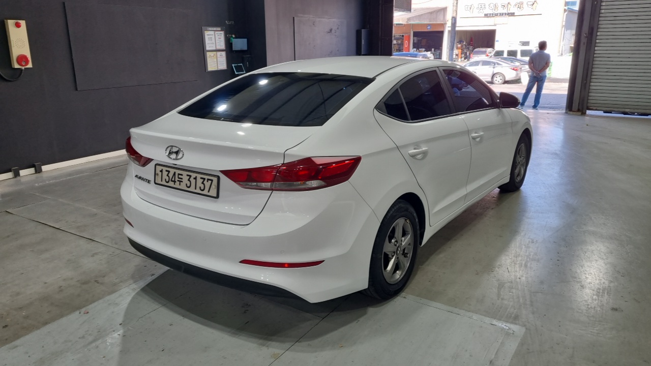 Hyundai AVANTE из Кореи Encar