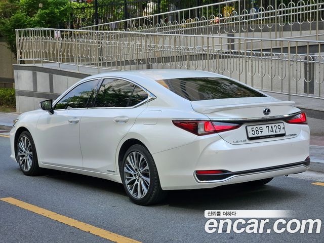 Lexus ES Luxury — пробег 65 372 км — фото 3 из 5