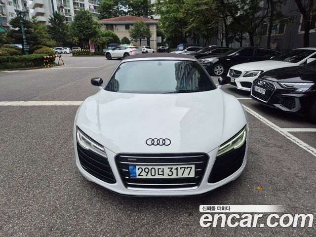 Audi R8 5.2 V10 Spyder — пробег 99 000 км — фото 3 из 5