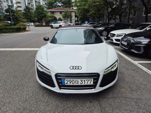 Audi R8 5.2 V10 Spyder — пробег 99 000 км — фото 3 из 5