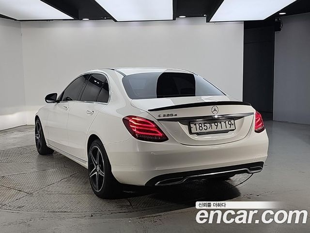 Mercedes-Benz C-Class C220 d Avantgarde — пробег 140 000 км — фото 3 из 5