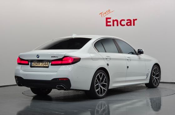 BMW 5-Series 530e M Sport — пробег 83 120 км — фото 2 из 5
