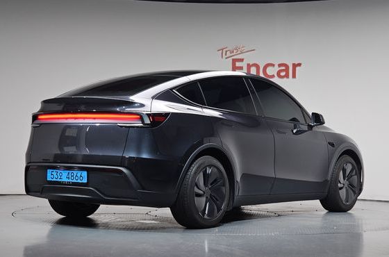 Tesla Model Y Premium RWD — пробег 11 681 км — фото 2 из 5