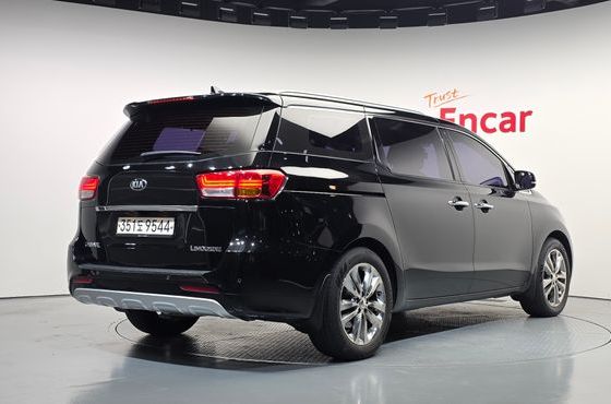 Kia Carnival 7-seater Limousine VIP — пробег 149 590 км — фото 2 из 5