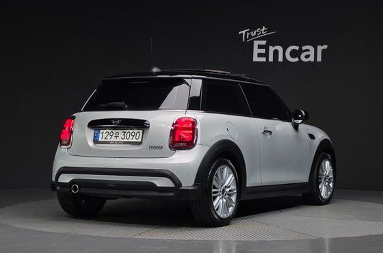 Mini Cooper Classic Plus Launch Pack Third Generation — пробег 36 373 км — фото 2 из 5