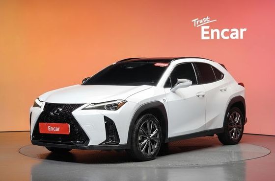 Lexus UX 2.0 F-Sport 2WD — пробег 6 153 км — фото 1 из 5