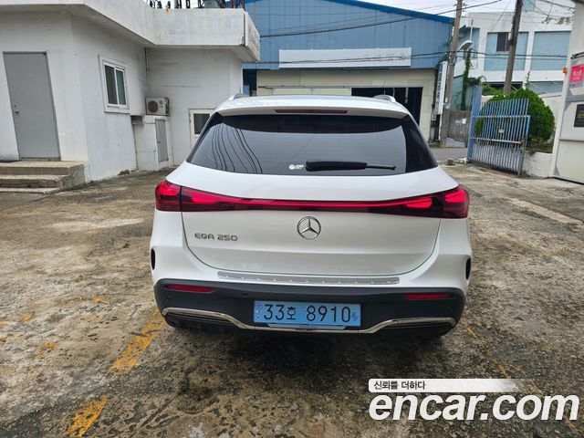 Mercedes-Benz EQA EQA250 AMG Line — пробег 36 953 км — фото 4 из 5