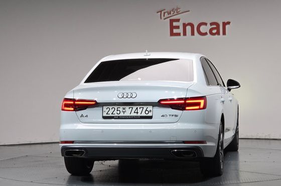 Audi A4 40 TFSI Premium — пробег 76 228 км — фото 4 из 5