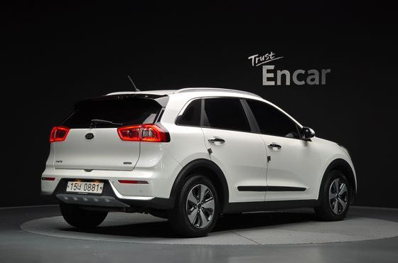 Kia Niro Prestige — пробег 123 526 км — фото 2 из 5