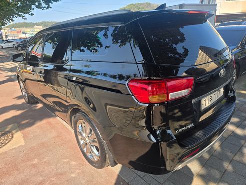Kia Carnival 9-seater Prestige — пробег 193 390 км — фото 2 из 5