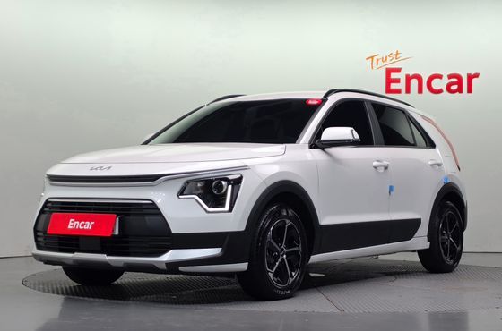 Kia Niro Prestige — пробег 1 660 км — фото 1 из 5