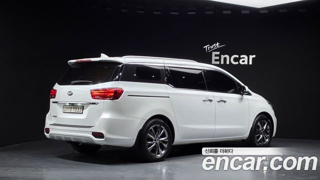 Kia Carnival 9-Seater Prstige — пробег 95 365 км — фото 2 из 5