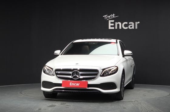 Mercedes-Benz E-Class E220d Avantgarde — пробег 66 836 км — фото 3 из 5