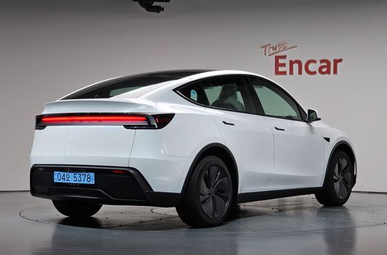 Tesla Model Y Premium RWD — пробег 11 км — фото 2 из 5