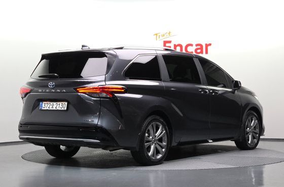 Toyota Sienna 2.5 Hybrid 2WD — пробег 9 846 км — фото 2 из 5
