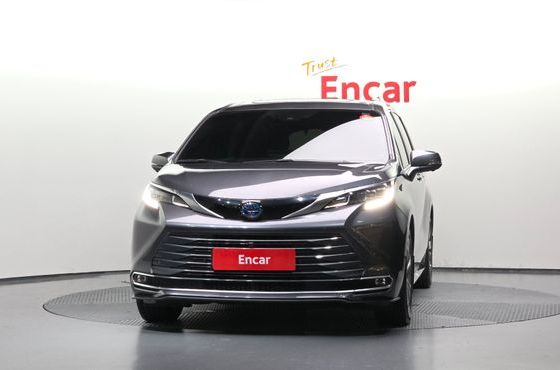 Toyota Sienna 2.5 Hybrid 2WD — пробег 9 846 км — фото 3 из 5