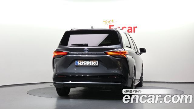 Toyota Sienna 2.5 Hybrid 2WD — пробег 9 846 км — фото 4 из 5