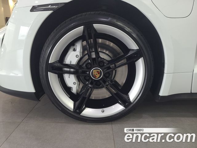 Porsche Taycan 4S — пробег 23 903 км — фото 5 из 5